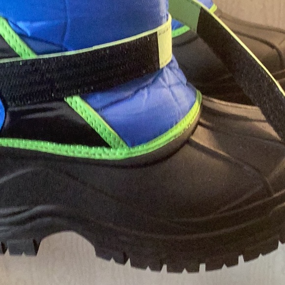 SHOE DEPT. BOYS BLUE & GREEN WEATHER BOOTS. SZ 4M. - Picture 6 of 7